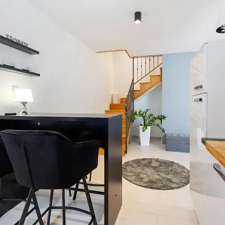 Chalet Modern In With Garden Zara